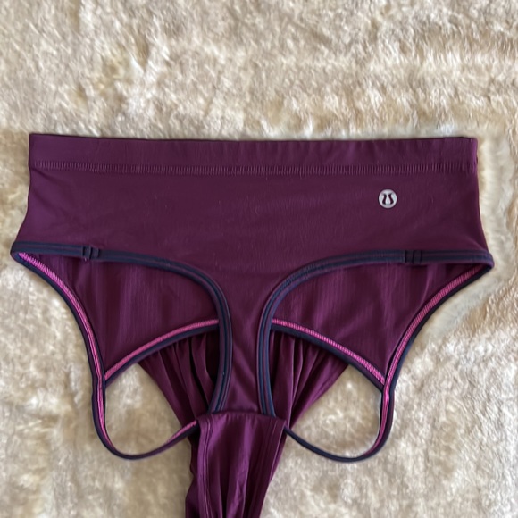 Lululemon tank top with build in bra - Picture 7 of 9